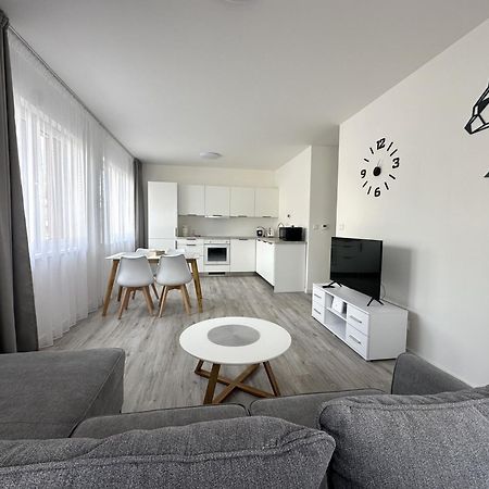 Lawis Apartments ポプラト エクステリア 写真