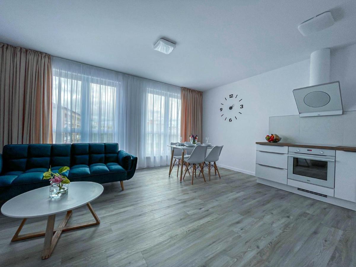 Lawis Apartments ポプラト エクステリア 写真